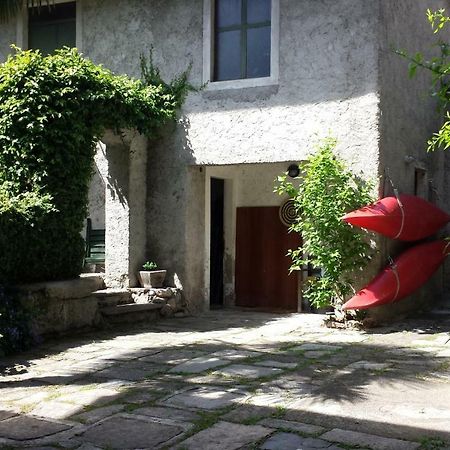 マンデッロ・デル・ラーリオIl Vecchio Cortileアパートメント エクステリア 写真