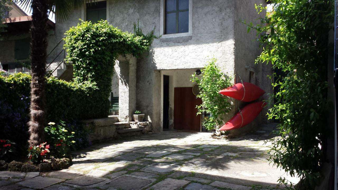 マンデッロ・デル・ラーリオIl Vecchio Cortileアパートメント エクステリア 写真